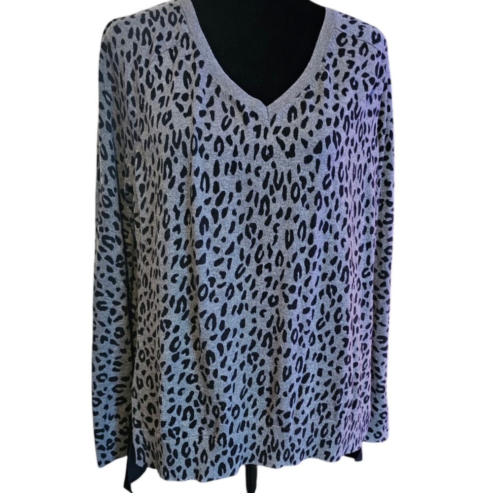 LOFT Gray V-neck Long Sleeve Relaxed Sweater Front Top Size Med